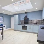 Host & - Castle View Holiday home *