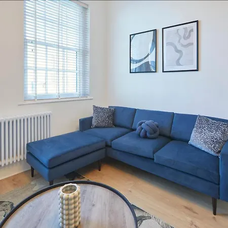 Host & - Castle View *