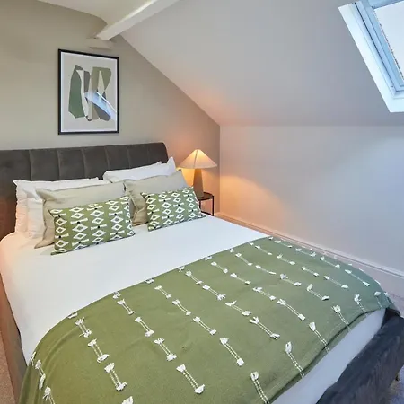 بيت للعطل Host & - Castle View سكرابورو