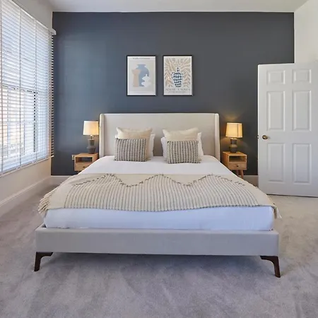 Host & - Castle View *