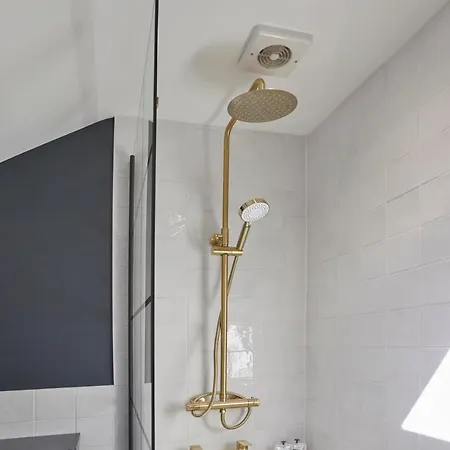 Host & - Castle View سكرابورو