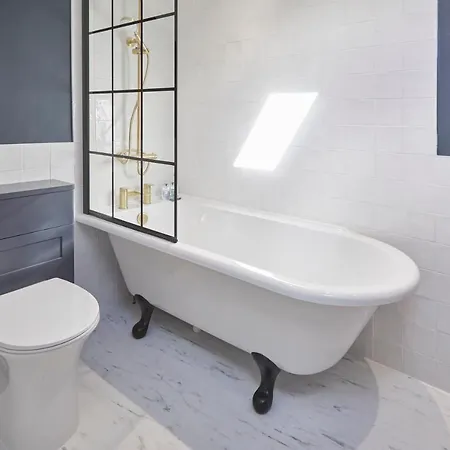 بيت للعطل Host & - Castle View *