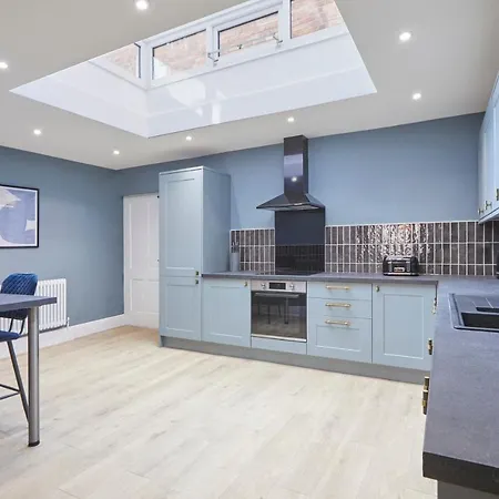Host & - Castle View Holiday home *