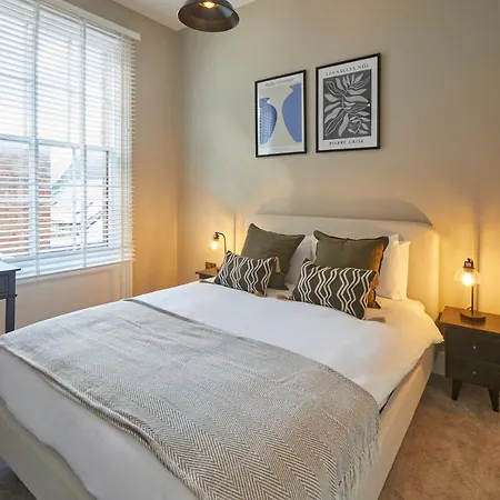 Host & - Castle View *