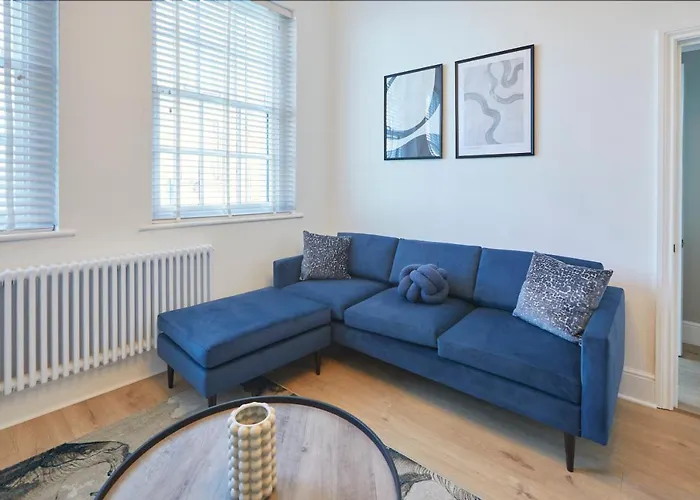 Host & - Castle View *