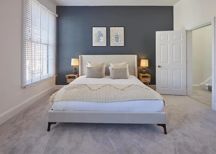 Host & - Castle View *