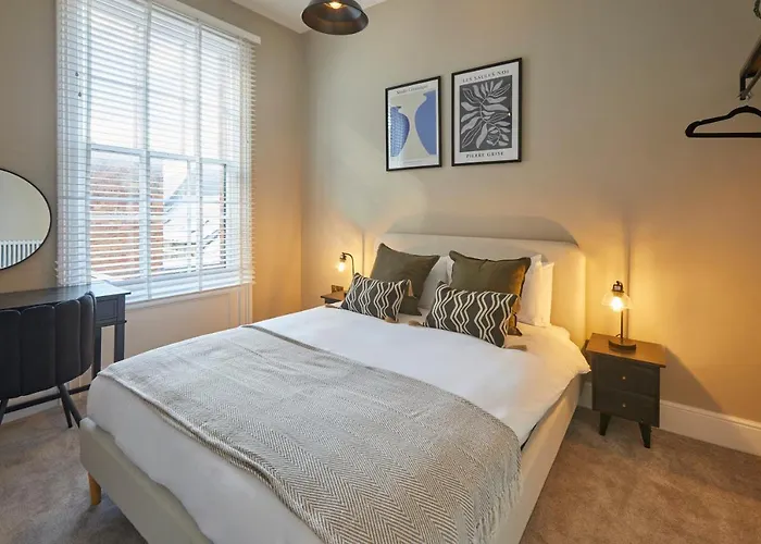 Host & - Castle View *